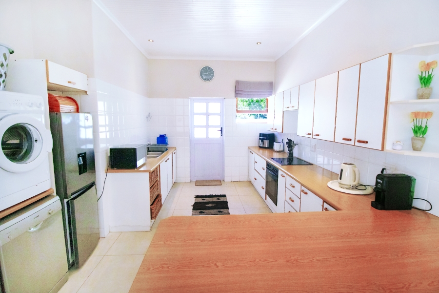To Let 4 Bedroom Property for Rent in St Francis Bay Village Eastern Cape